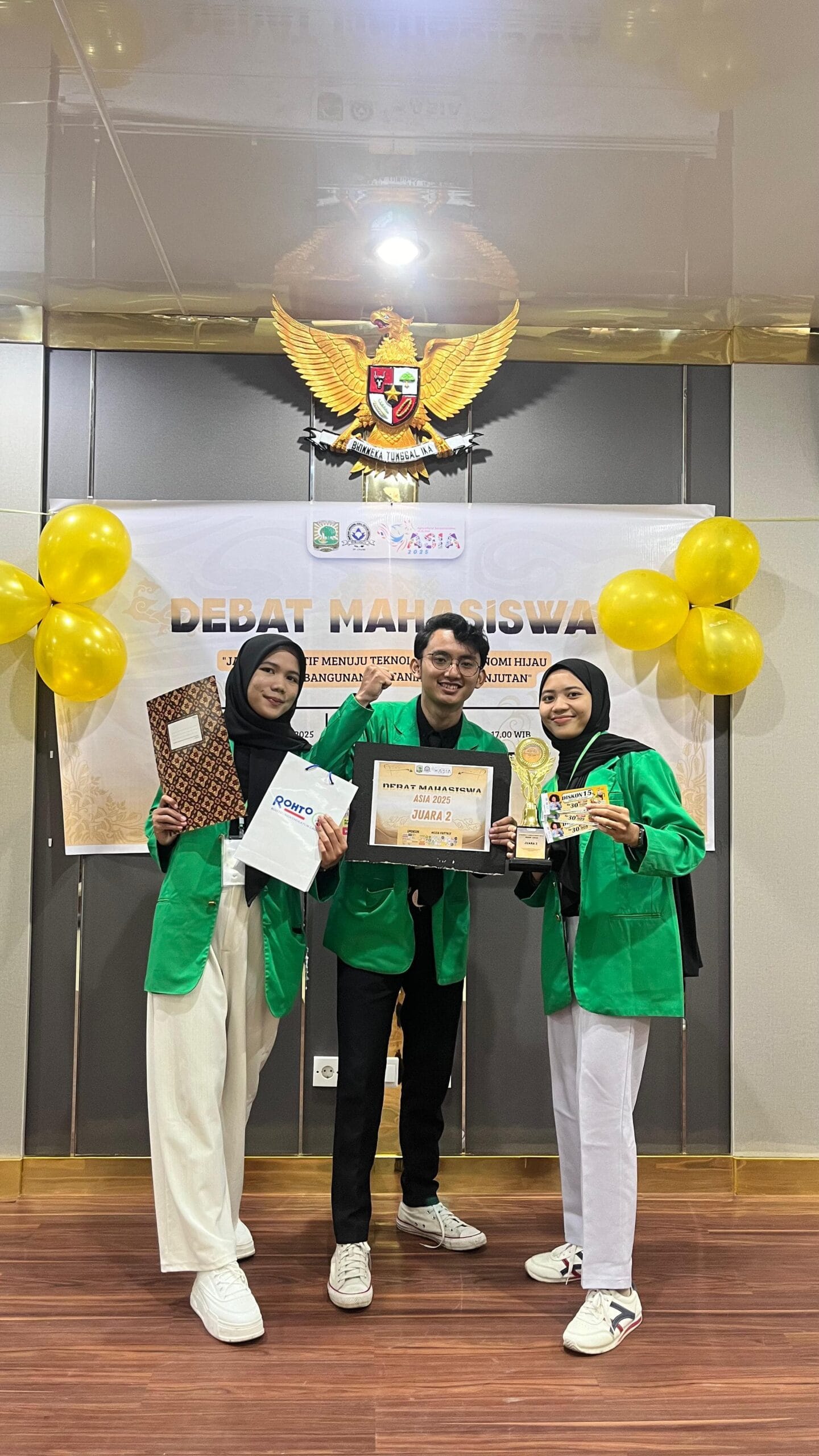 Mahasiswa Fakultas Syariah UIN Saizu Raih Juara 2 Lomba Debat Nasional di Universitas Andalas Padang
